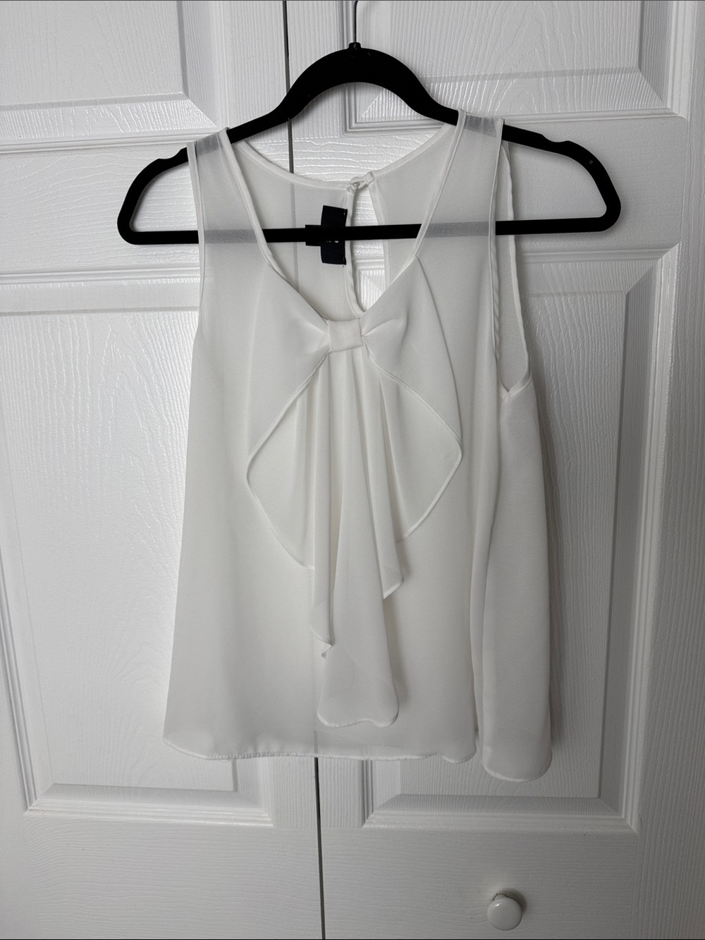 Iz Byer White Bow-Front Sleeveless Camisole